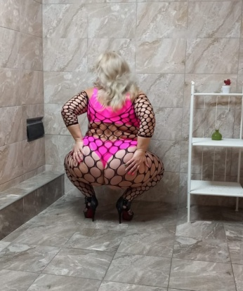 Хлоя, 44